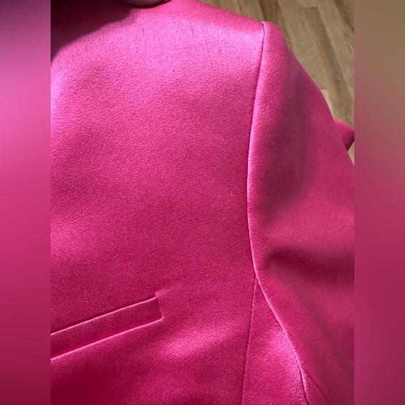 ALICE + OLIVIA Shan Cropped Satin Blazer - Picture 9 of 9